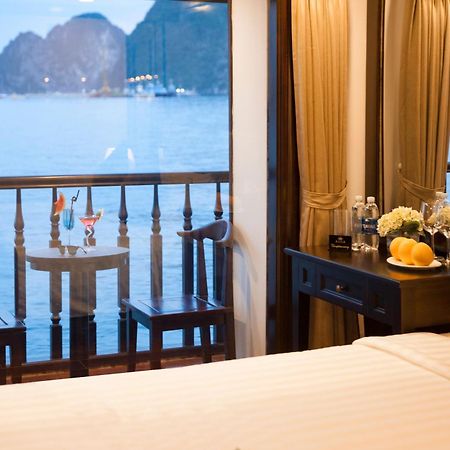 Hotel Alisa Premier Cruise Ha Long Exteriér fotografie
